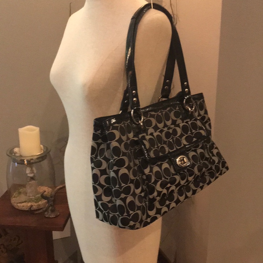 Coach signature pattern shoulder bag